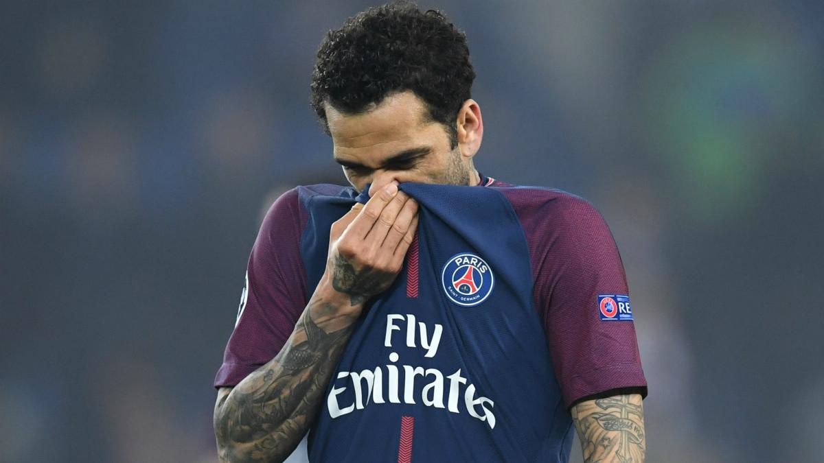Dani Alves expected to be fit for World Cup despite knee injury