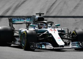 Hamilton cruises to Spain victory