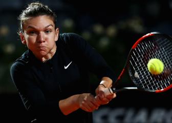 Halep crushes García to reach last four in Rome