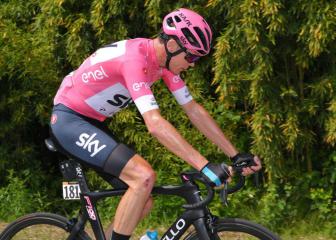 Froome on the brink of history with Giro glory all-but secure