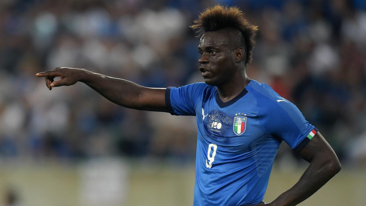 Balotelli takes aim at offensive banner displayed in Italy ...