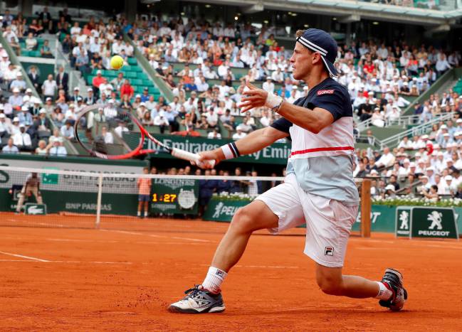 French Open Nadal S Set Streak Ended By Schwartzman As Rain Halts Clash As Com