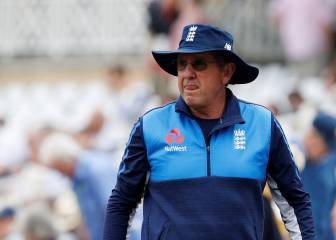 Bayliss tips Farbrace to succeed him as England cricket coach