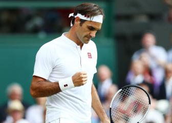 Federer eases into fourth round to surpass Connors record