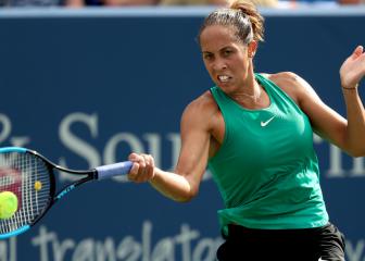Keys hits 55 winners to oust Kerber as Halep advances