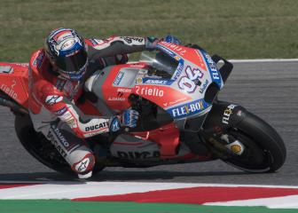 Dovizioso triumphs as Lorenzo crash hands Márquez second