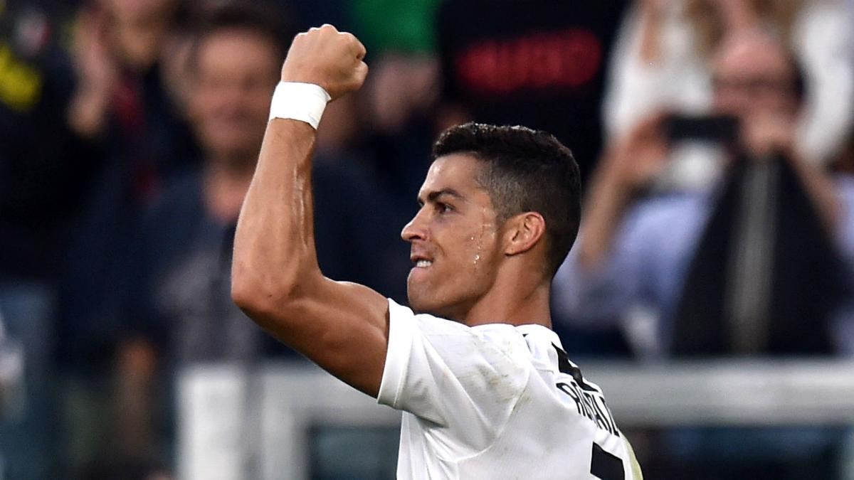 Cristiano Ronaldo nets record 400th league goal