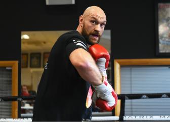 Brotherly g-love! Tommy Fury follows Tyson into the pros