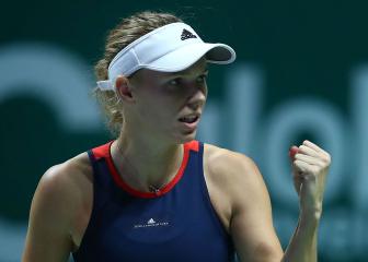 Wozniacki battles through knee complaint to down Kvitova