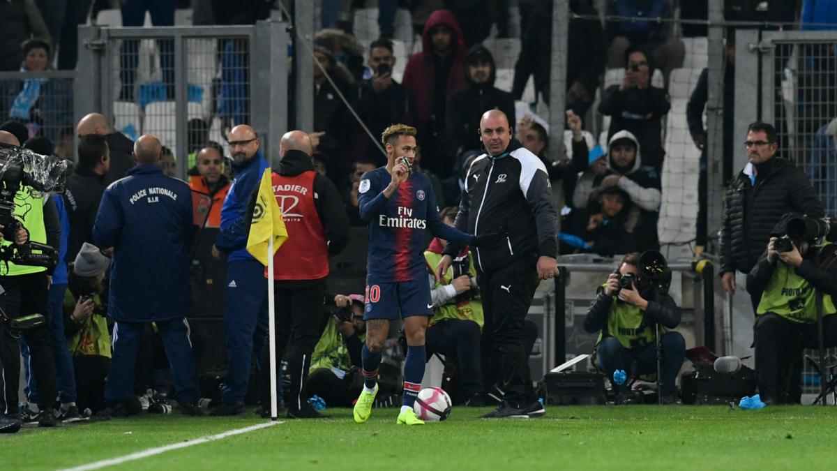 Neymar wants bottle-throwing Marseille fans punished