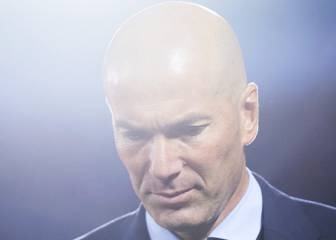 Zidane weighing up Manchester United offer