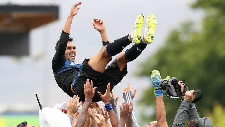 San Jose Earthquakes players throw Chris Wondolowski into the air after the game against the Chicago Fire