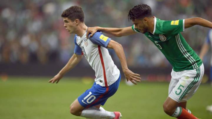 Christian Pulisic and Diego Reyes fighting for the ball during a Mexico vs USA match