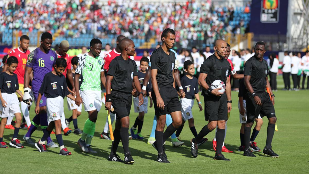 Africa Cup of Nations 2019 serves up old-school refereeing - AS.com
