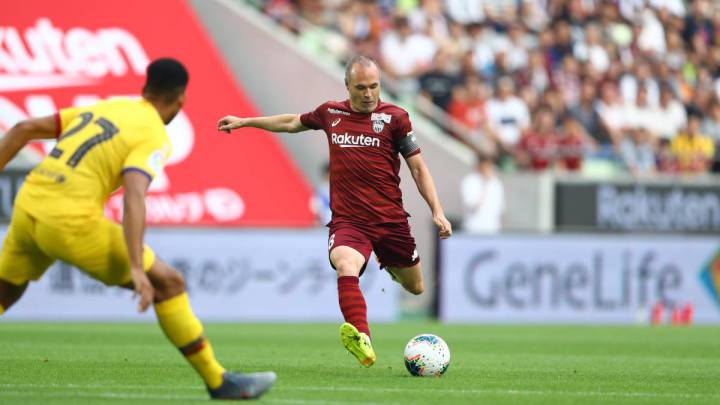 Carles Perez Brace Bags Barca Win Over Iniesta S Vissel Kobe As Com