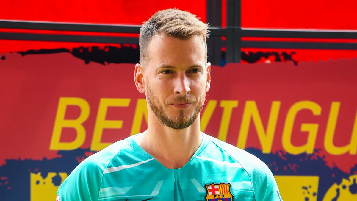 Barcelona goalkeeper Neto ruled out for up to two months