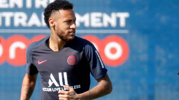 L'Equipe: Neymar confirms that he is to stay with PSG