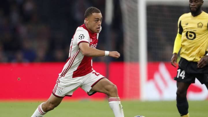 Sergiño Dest in action with Ajax at the Eredivisie