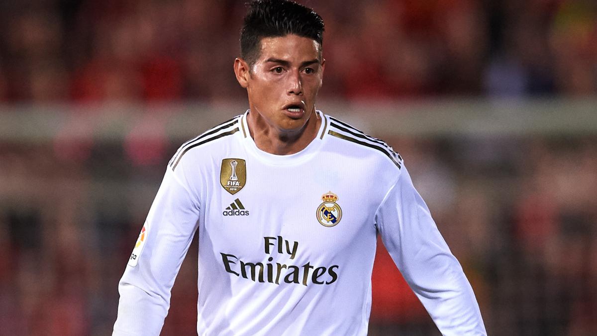 Real Madrid midfielder James suffers knee injury in Colombia training