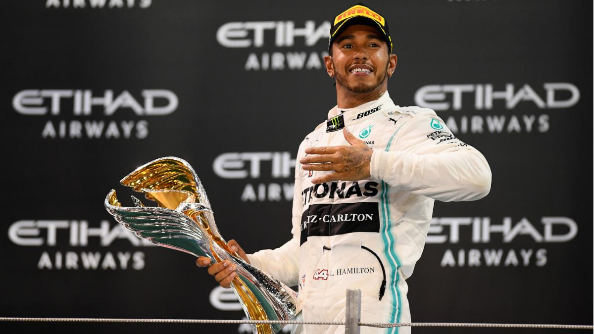 Lewis collects F1 World Championship trophy - AS.com
