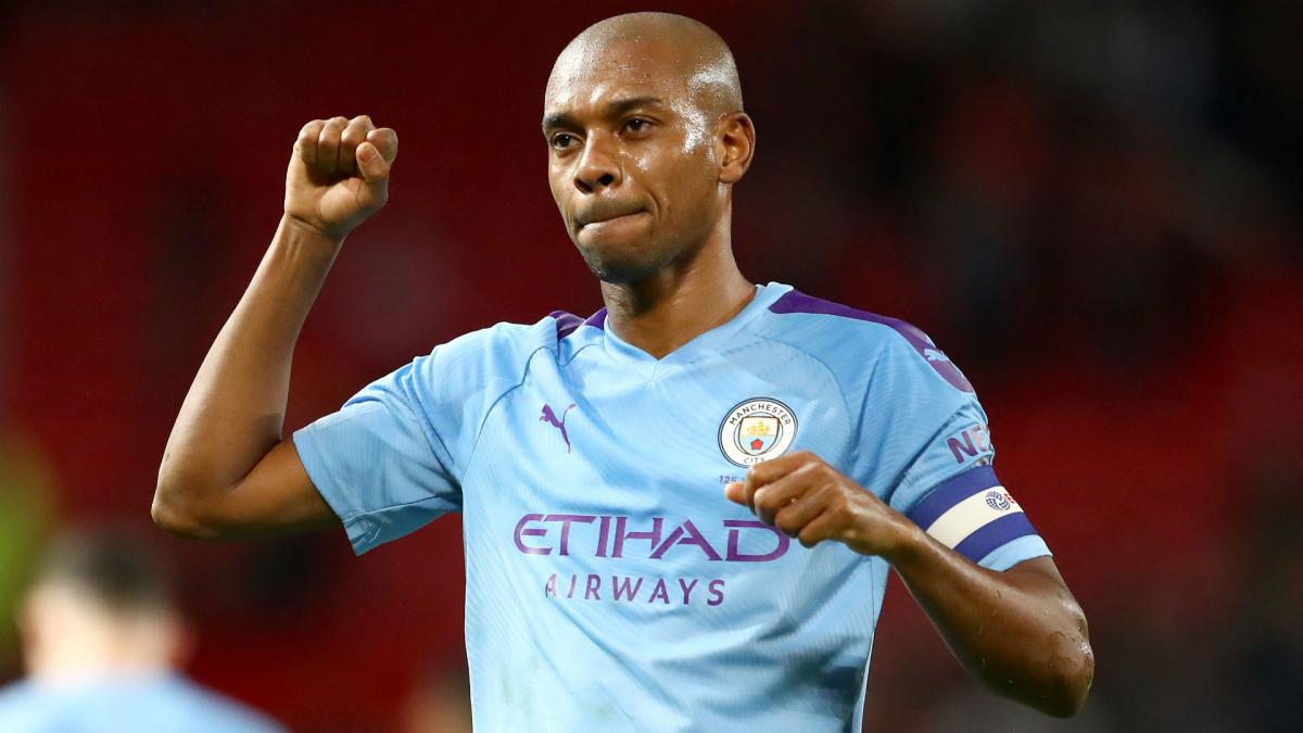 Fernandinho signs one-year contract extension with Man City