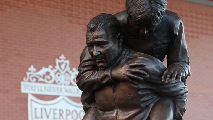 Liverpool unveil iconic Paisley-Hughes statue at Anfield