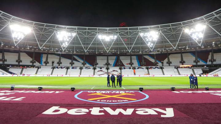 Police Arrest Two West Ham Fans For Alleged Homophobic Gestures As Com
