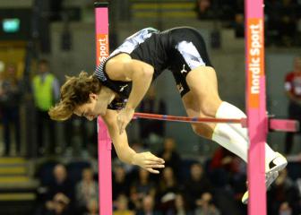 Duplantis breaks pole vault world record for second time