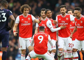 Arsenal in Champions League hunt, Reds edge towards title