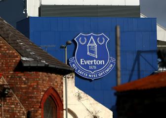 Everton squad in self-isolation after player reports symptoms