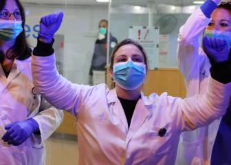 Spain applauds emergency services as crisis deepens