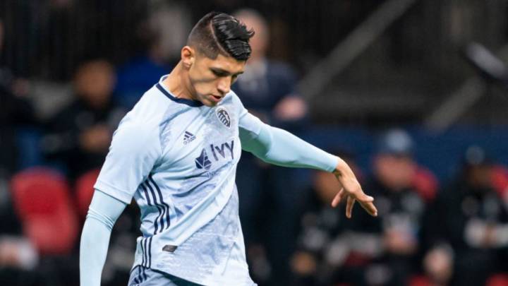 Alan Pulido believes that Cristiano Ronaldo is better than Messi