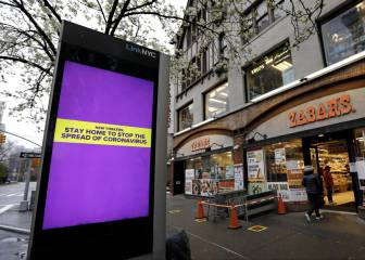 USA coronavirus situation: total cases and deaths