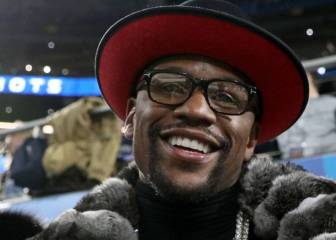 Floyd Mayweather hits up a night club amid Covid-19 outbreak
