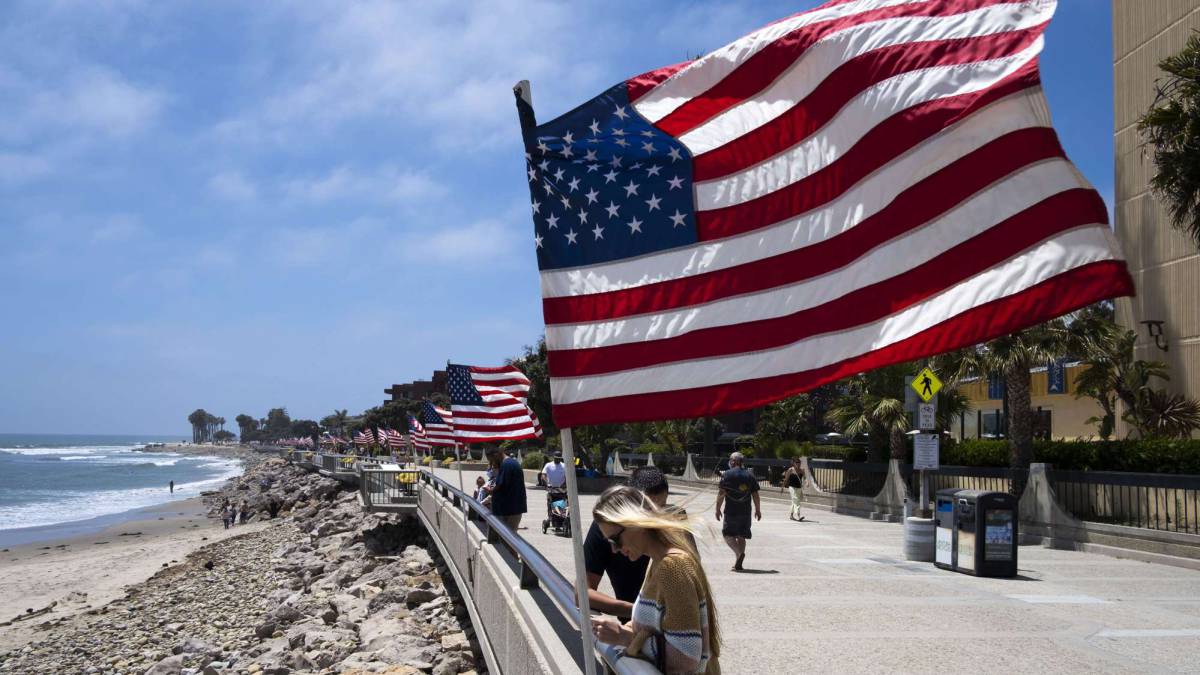 Memorial Day 2020 are liquor stores and grocery stores open today