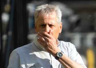 Favre concedes title to Bayern Munich after Klassiker loss