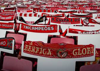 Two players injured as Benfica bus stoned by their own fans