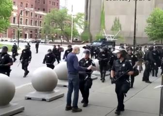 Buffalo police officers suspended over pushing elderly man