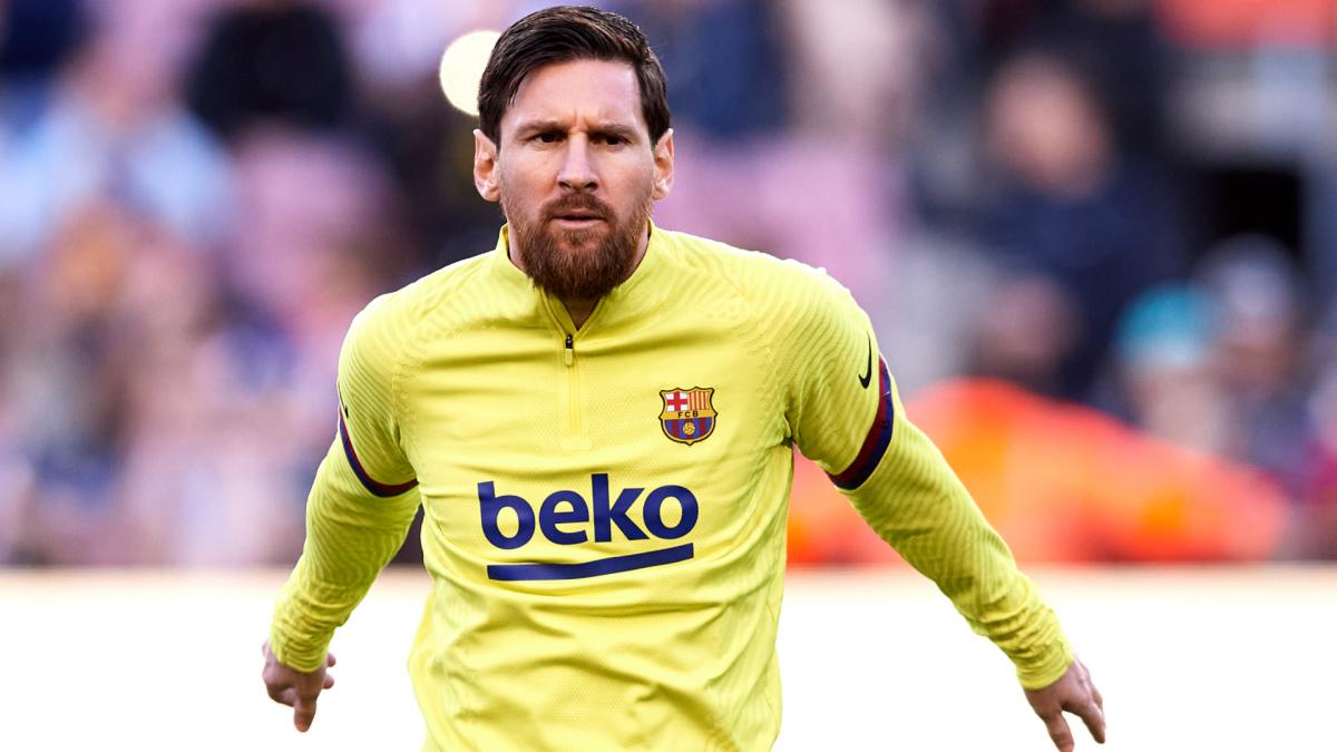 Messi seen sprinting as Barcelona train at Camp Nou