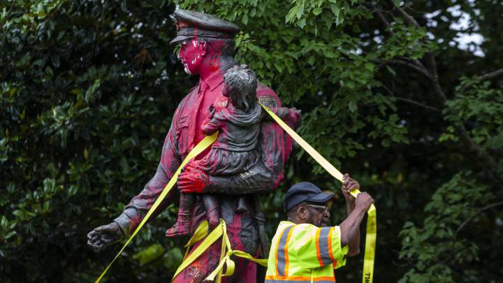 Statue of Confederate President Jefferson Davis falls on a man in Portsmouth protests