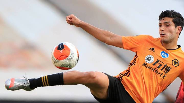 Gerardo Martino Raul Jimenez Should Stay In Wolverhampton As Com
