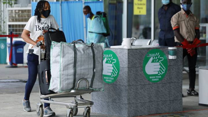 Nigeria resumes domestic flights as part of easing restrictions