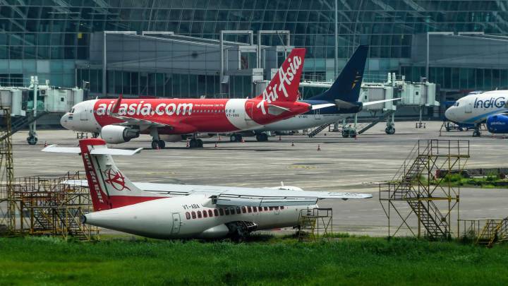 India suspends international flights until the end of August
