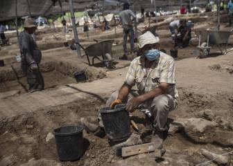 Some states putting up an extra $100 in unemployment benefits