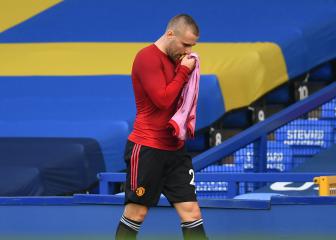 Manchester United's Shaw ruled out with hamstring injury