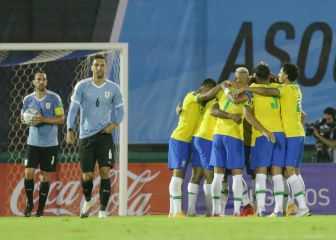 Brazil cruise to 4 wins from four as Cavani sees straight red