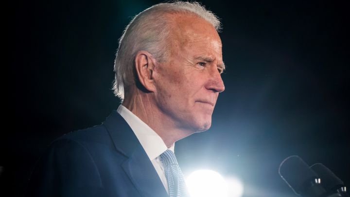 Can Biden sign executive orders before Trump transfers presidential power?