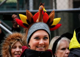 What banks are open on Thanksgiving?