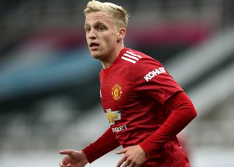 Juve eye Man Utd's Van de Beek, Liverpool make bid for Ajax star