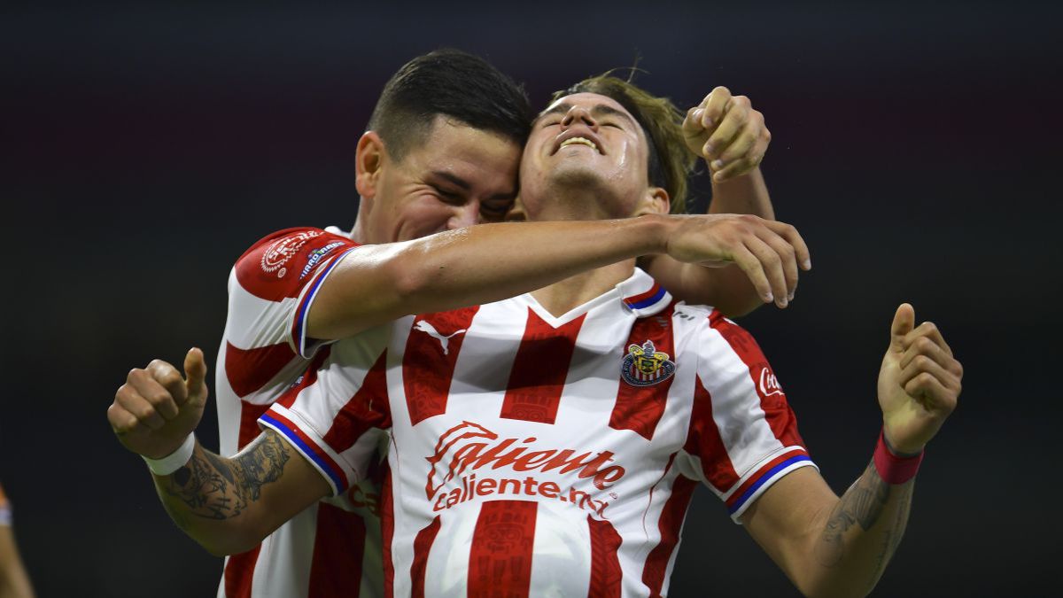 Chivas came, saw and conquered the ‘Clásico Nacional’ to advance to